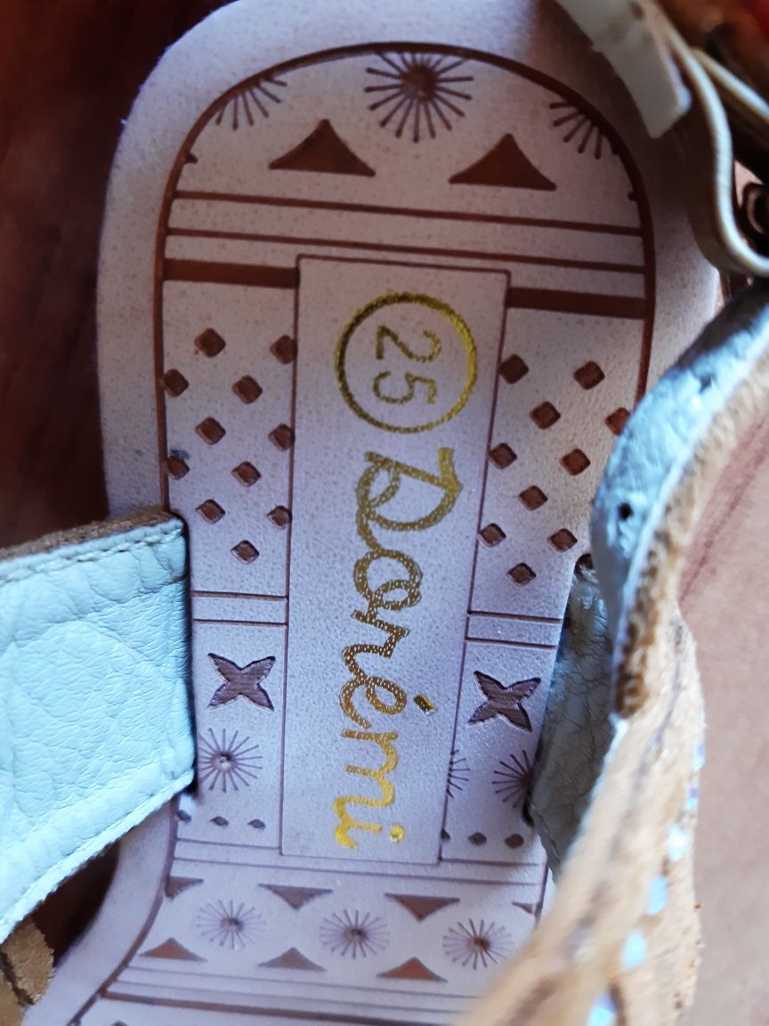 Vendo Sandálias de Criança menina