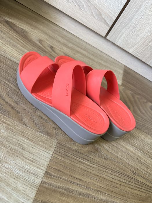 Crocs жіночі босоніжки