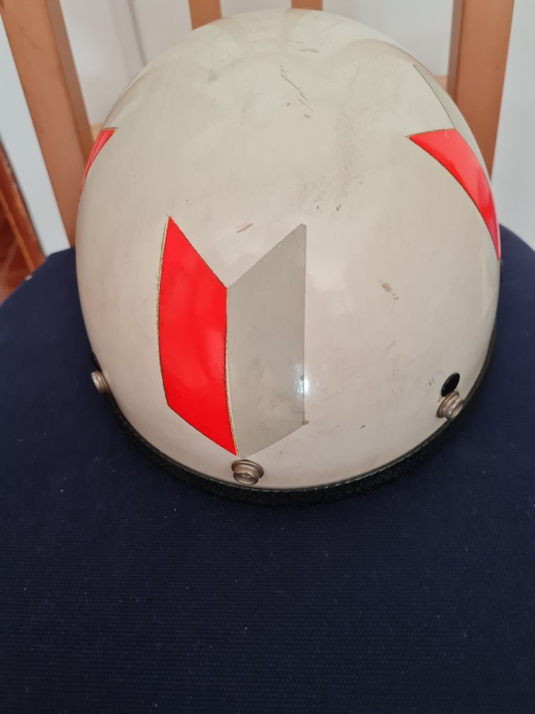 Capacete vintage. Modelo Frances