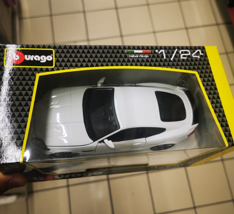 Jaguar XKR-S Burago 1/24