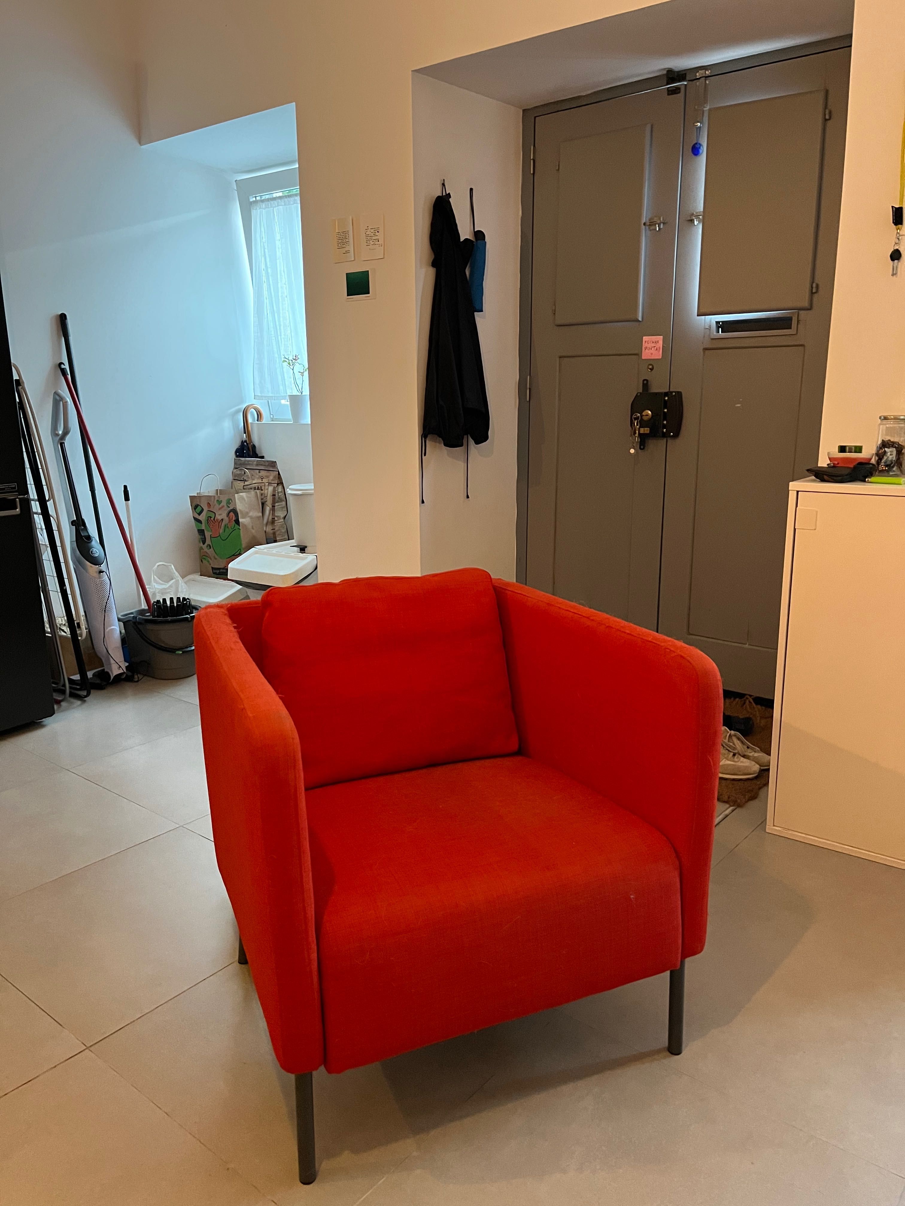 Poltrona IKEA vermelha