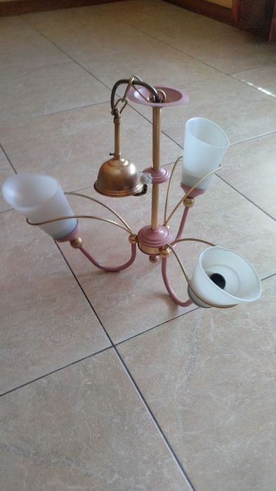 Candeeiro de tecto mais 2 mesinhas de cabeceira em bom estado