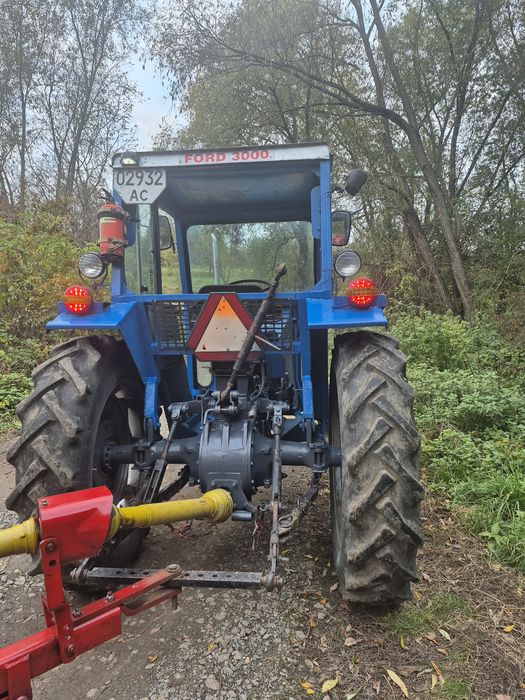 Трактор FORD3000