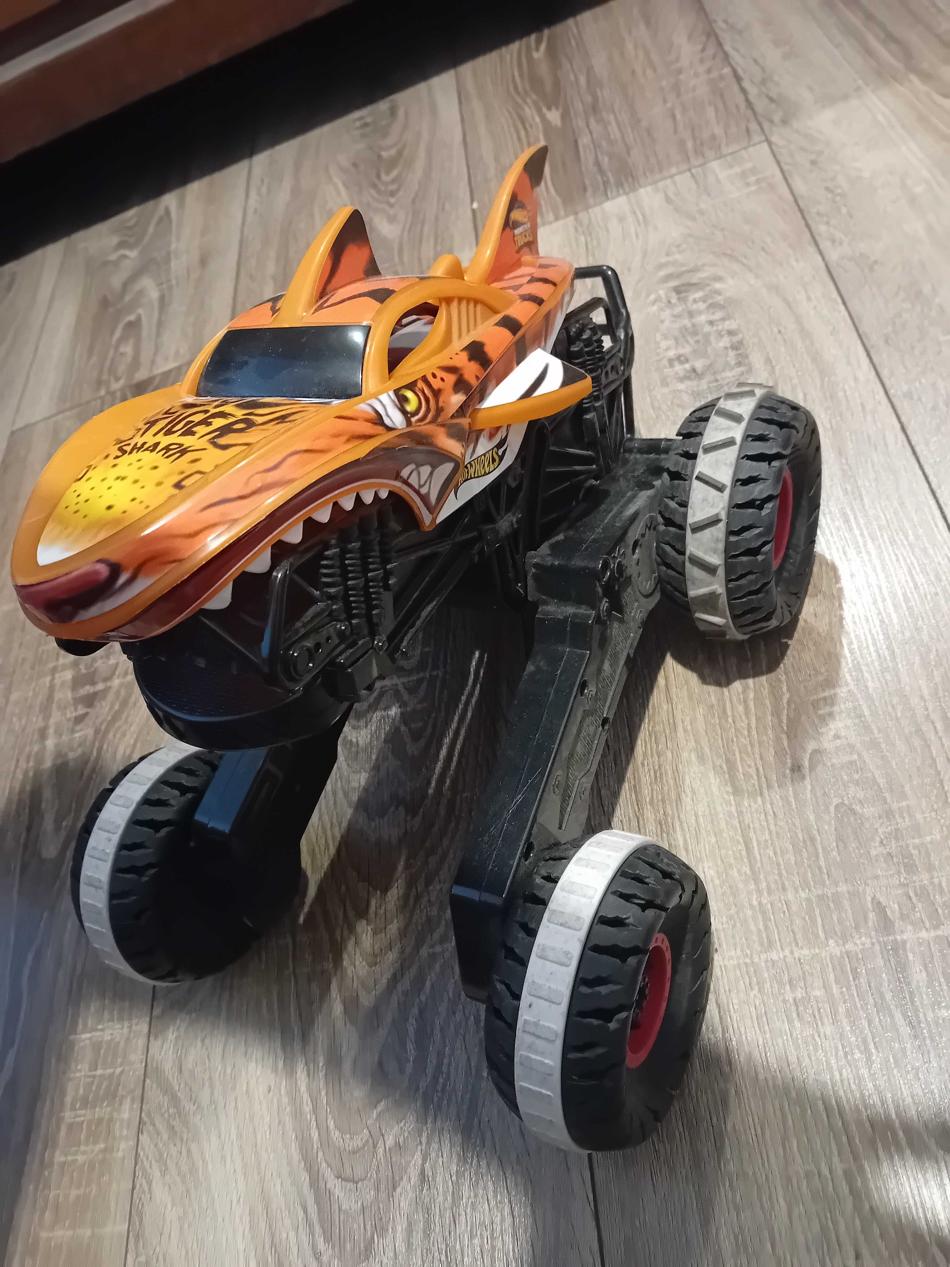 samochód zdalnie sterowany Hot Wheels Tiger Shark monster truck +grtis