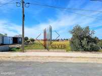 Terreno com moradia em ruinas