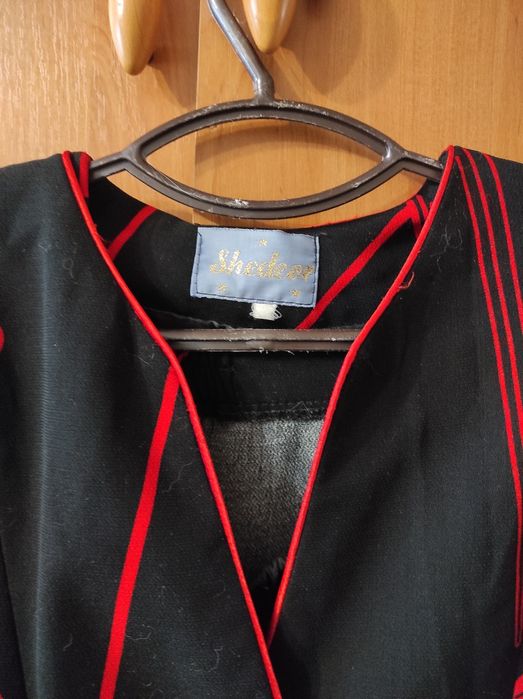 Элегантный костюм для женщины