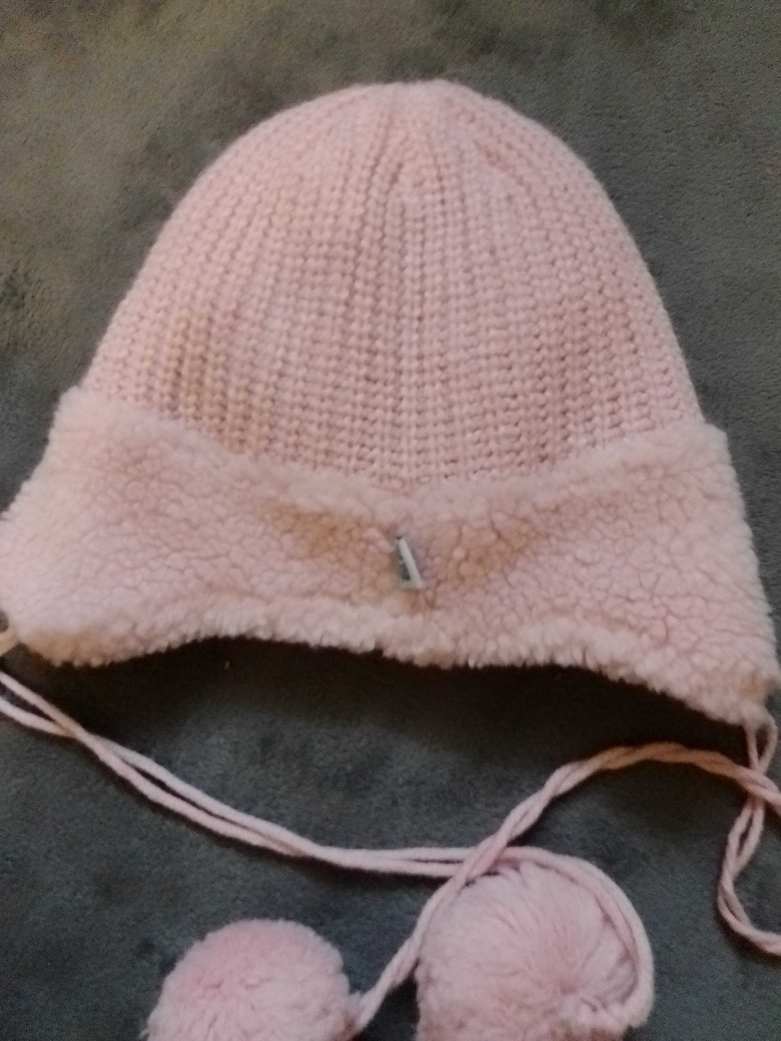 Продам детскую зимнюю шапку на девочку 2-3 года