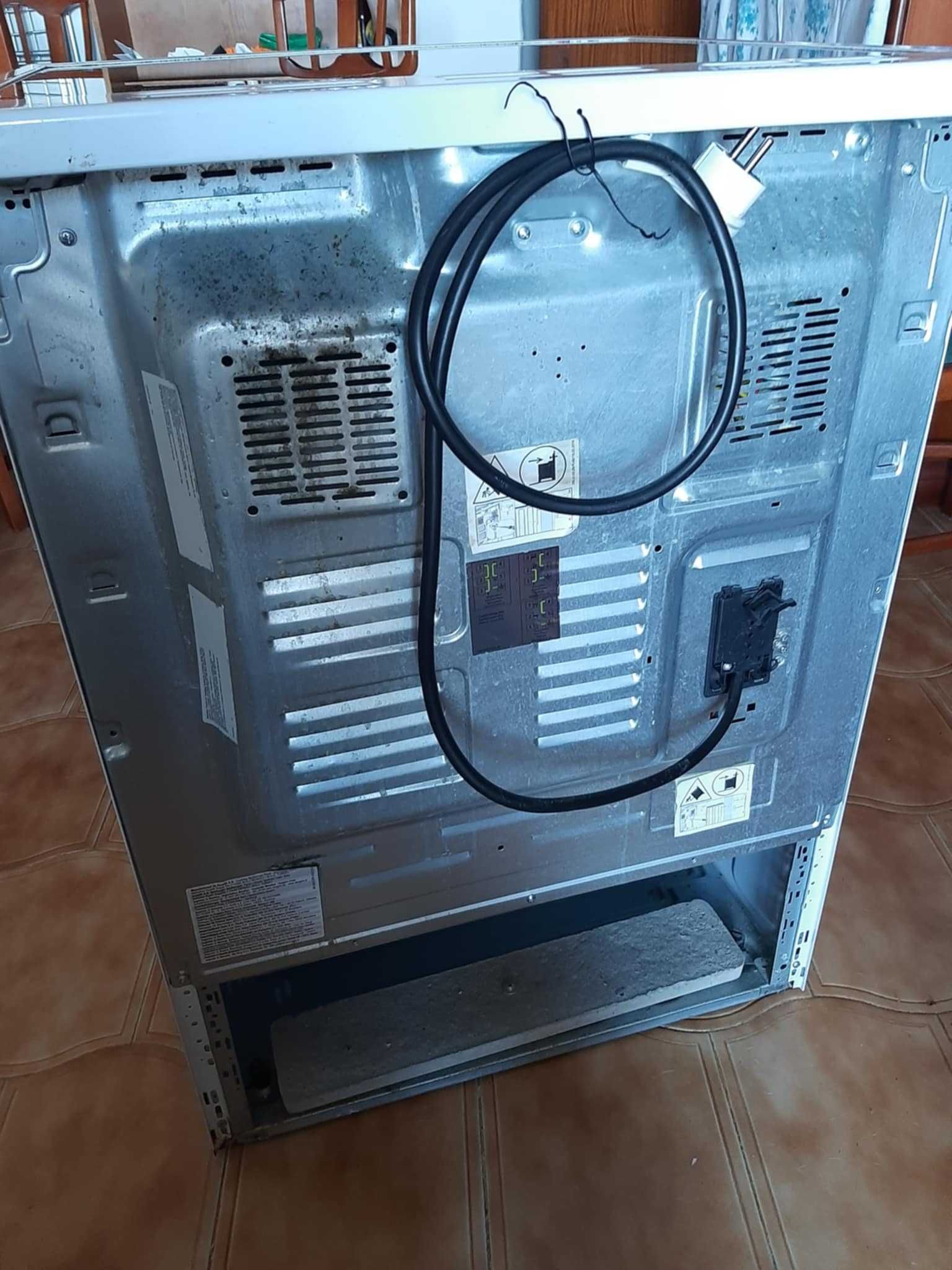 Fogão eléctrico com placa de vitoceramica