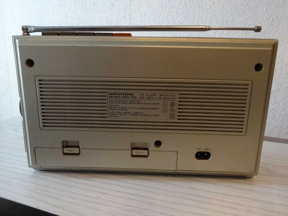 Радіоприймач GRUNDIG Music Boy 100.