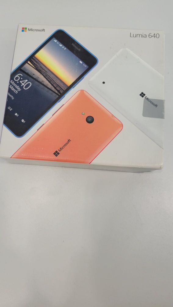 Nokia Lumia 640 8Гб black,600