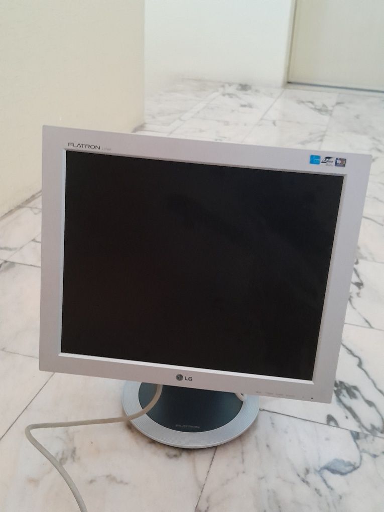 Monitor com boa imagem, usado.