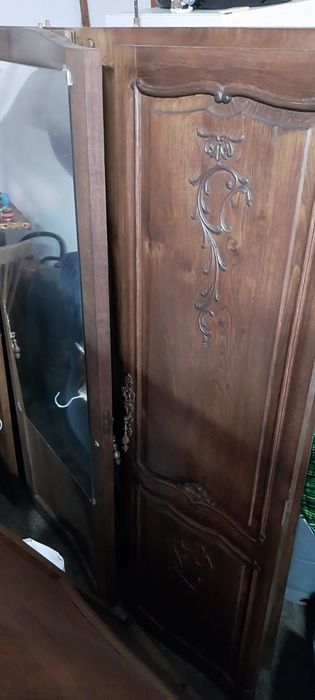 Antiga mobília de quarto de casal em madeira estilo Luís XVl