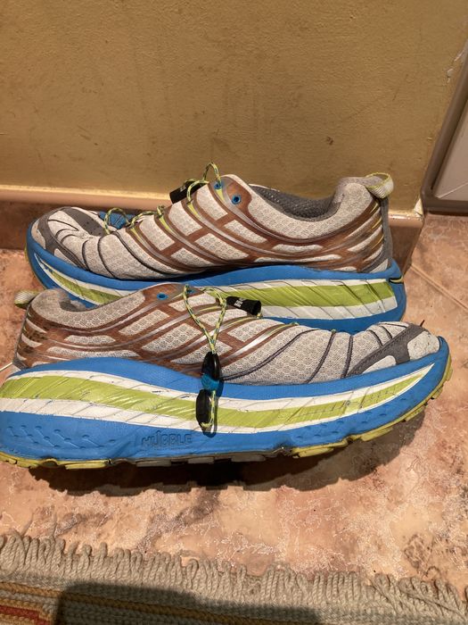 Ténis Hoka One originais em bom estado