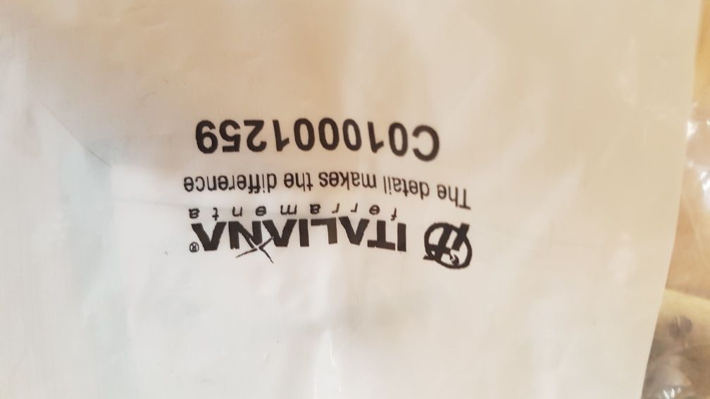 Zawiasy do drzwiczek meblowych