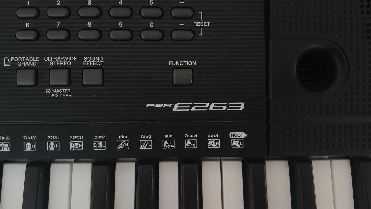 Синтезатор Yamaha PSR E263