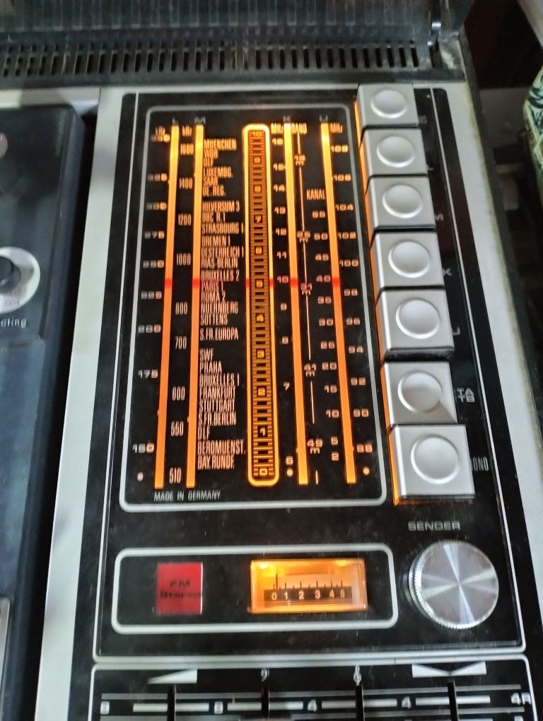 Gira discos Grundig
