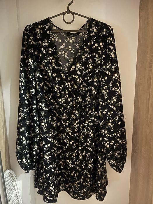 Шикарна сукня святкова у квіточку