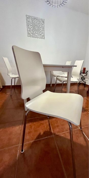 Mesa de jantar e 4 cadeiras IKEA