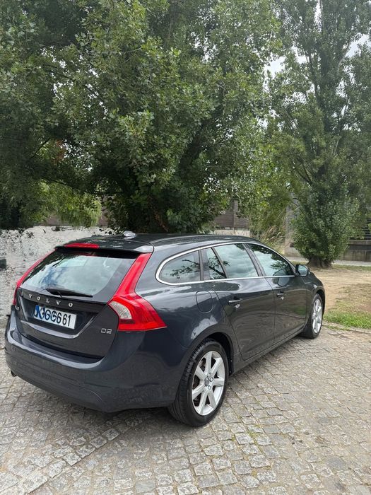 Volvo V60 2.0 D2 R-Design — foto 2