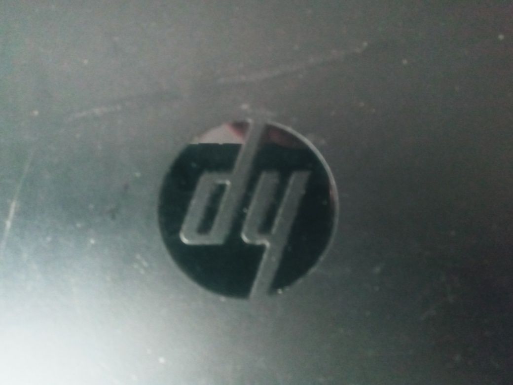 2 laptopy. hp takie same