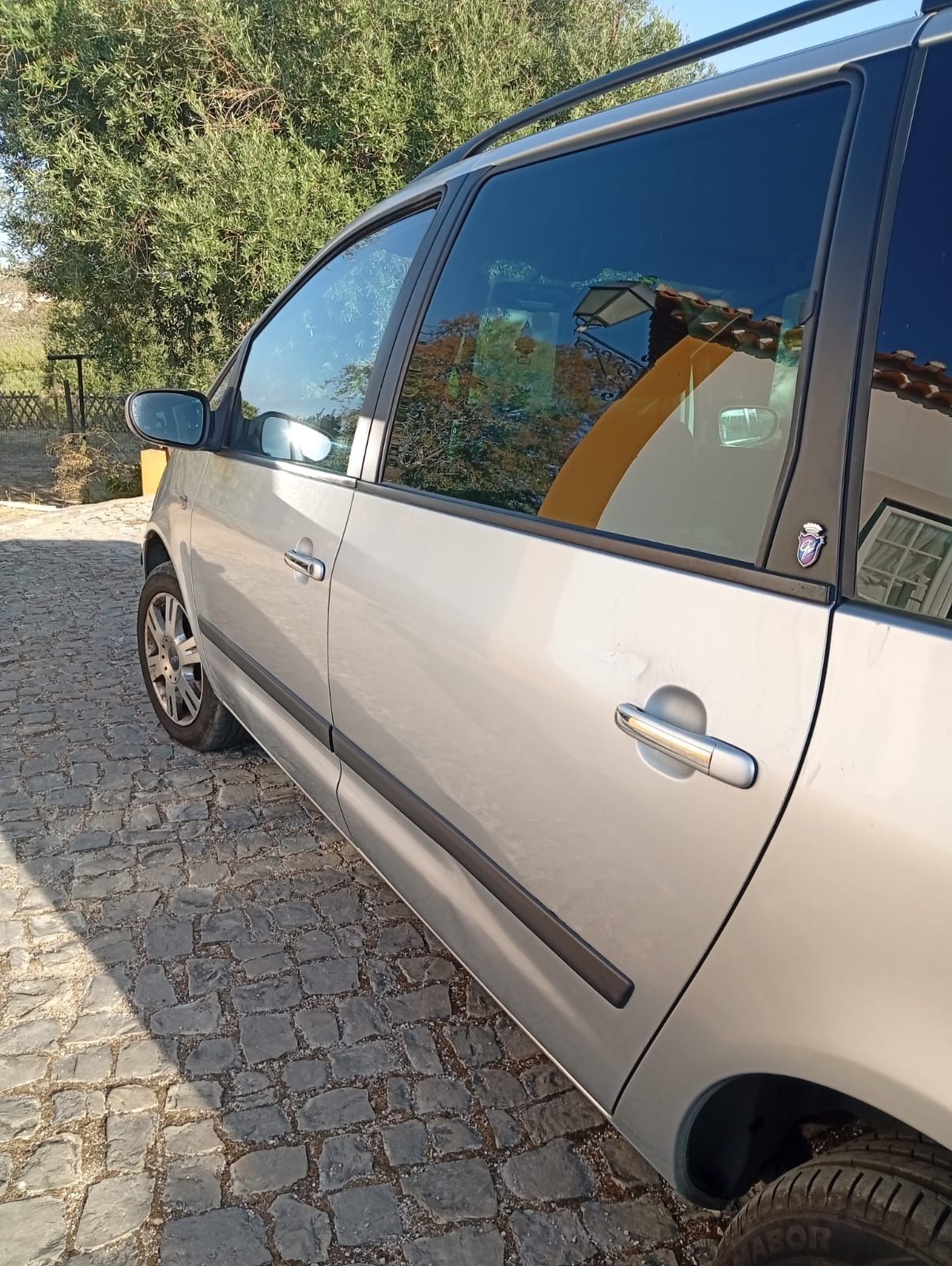 Ford Galaxy Mk2 PD130 Ghia - 04