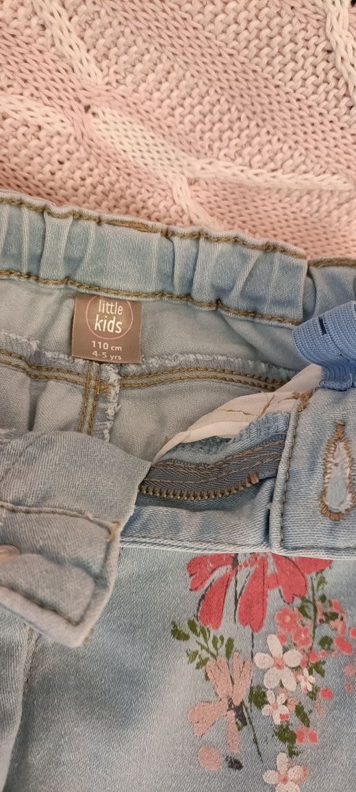 Spodnie jeansy elastyczne, r. 110, dla bliźniaczek