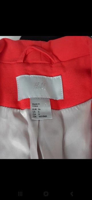 Koralowy żakiet bolerko