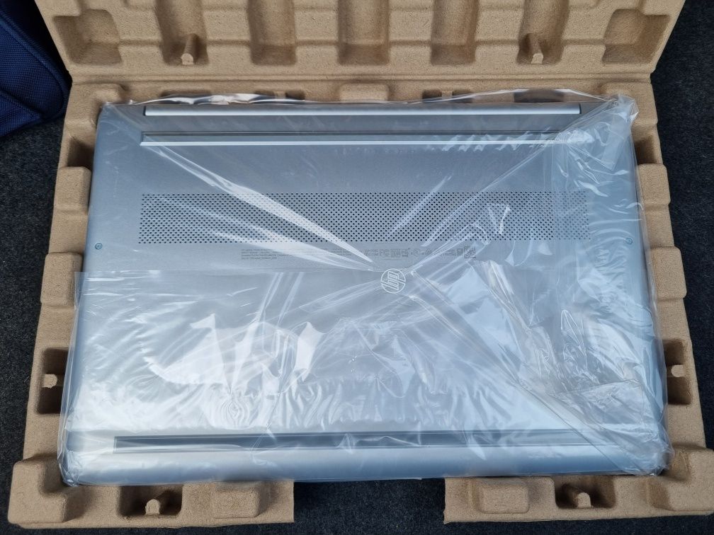 Продам ноутбук HP 15-dy2795wm i5-1135G7 8GB 256GB SSD Win11Home