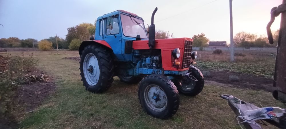 Трактор МТЗ 80 .