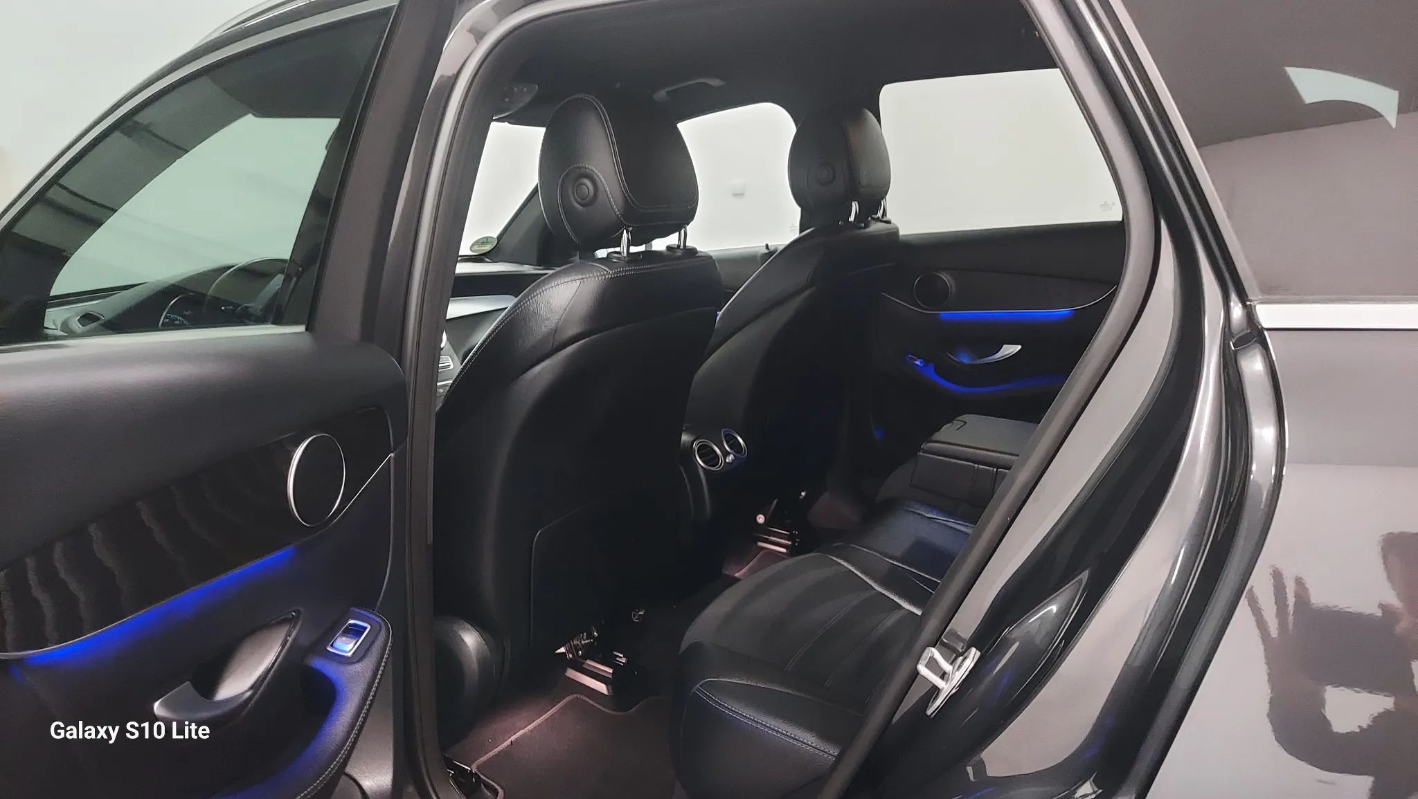 Mercedes-Benz GLC AMG 300DE alu19 Navi Ambiente Matrix KAMERA EL KLAPA WIRTUAL Hak