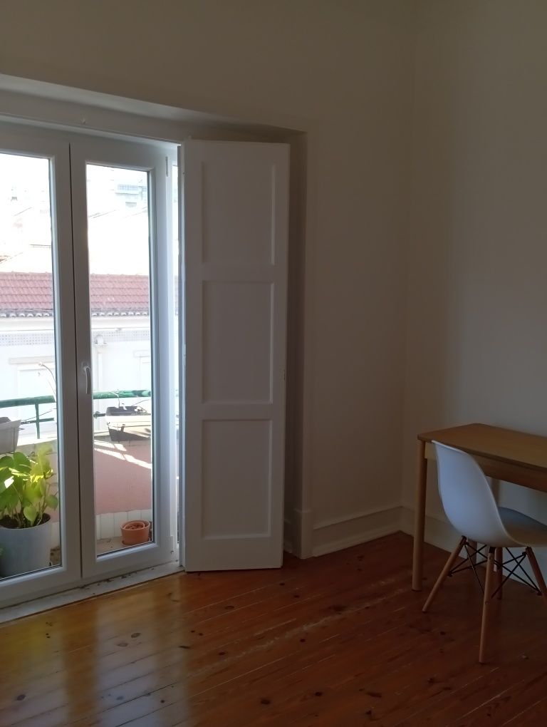 Quarto mobilado Rapariga Areeiro