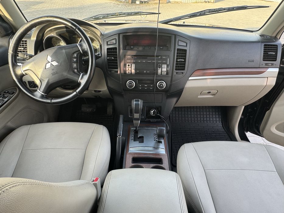 Mitsubishi Pajero Wagon 2007г 3.0 газ автомат 4х4
