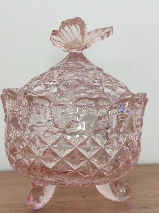 Bombonierka motyl szkło różowe