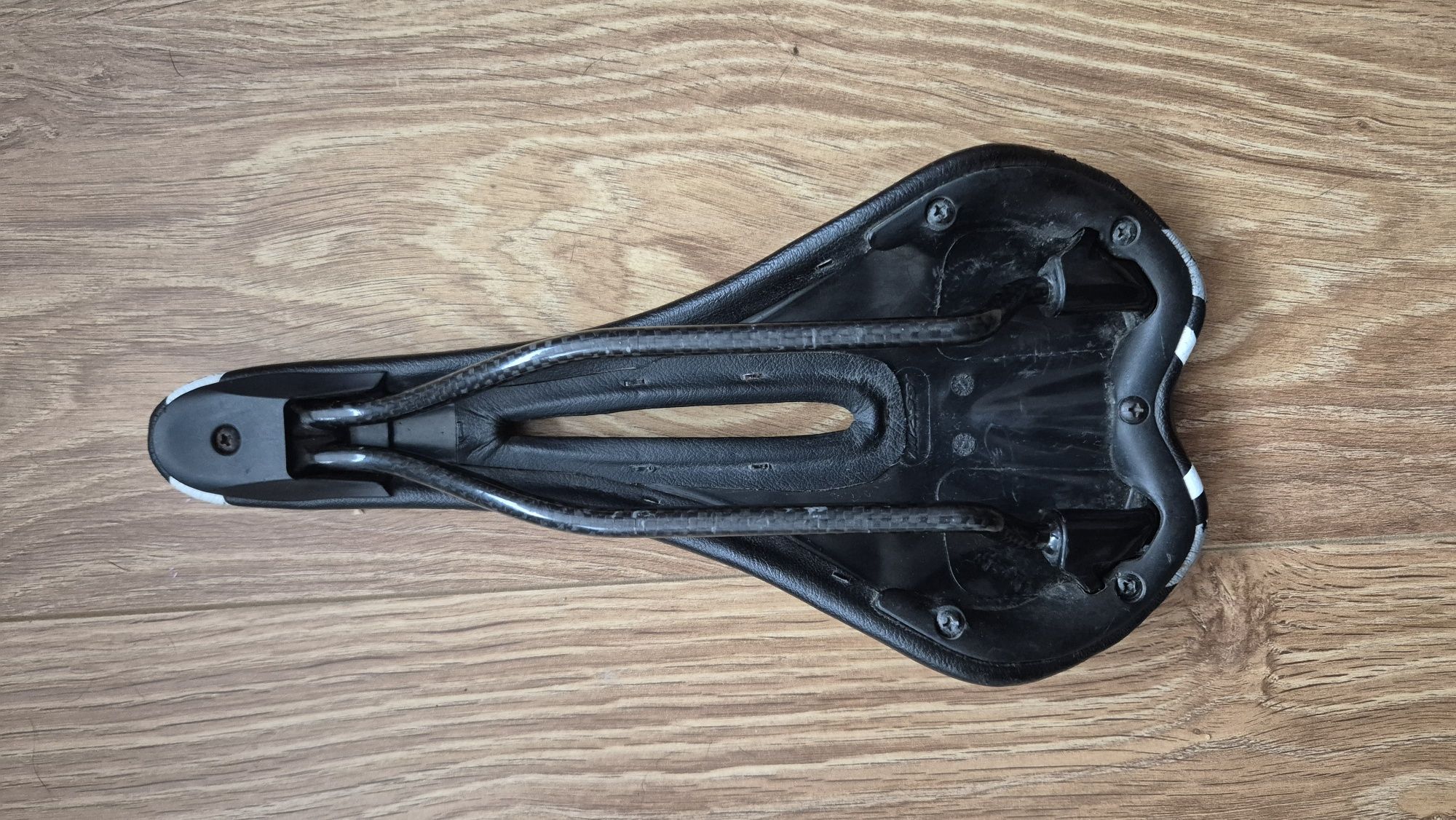 Siodełko rowerowe Massi Prolight Carbon 176g rozm. 131 x 272 karbonowe