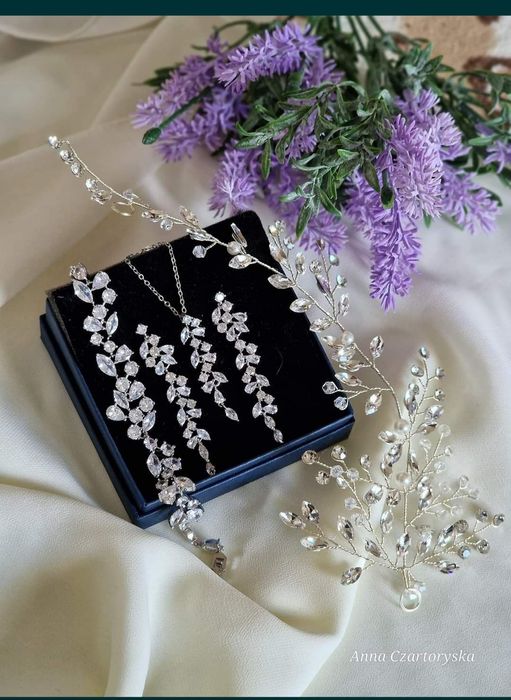 Komplet biżuterii ślubnej w srebrnym kolorze