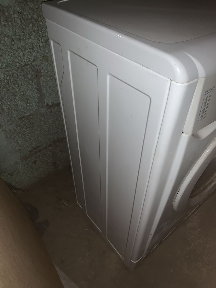 Продам пральну машину Indezit 40 см Siemens