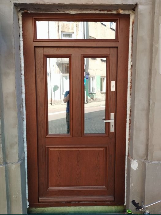 Drzwi zewnętrzne dębowe z montażem producent