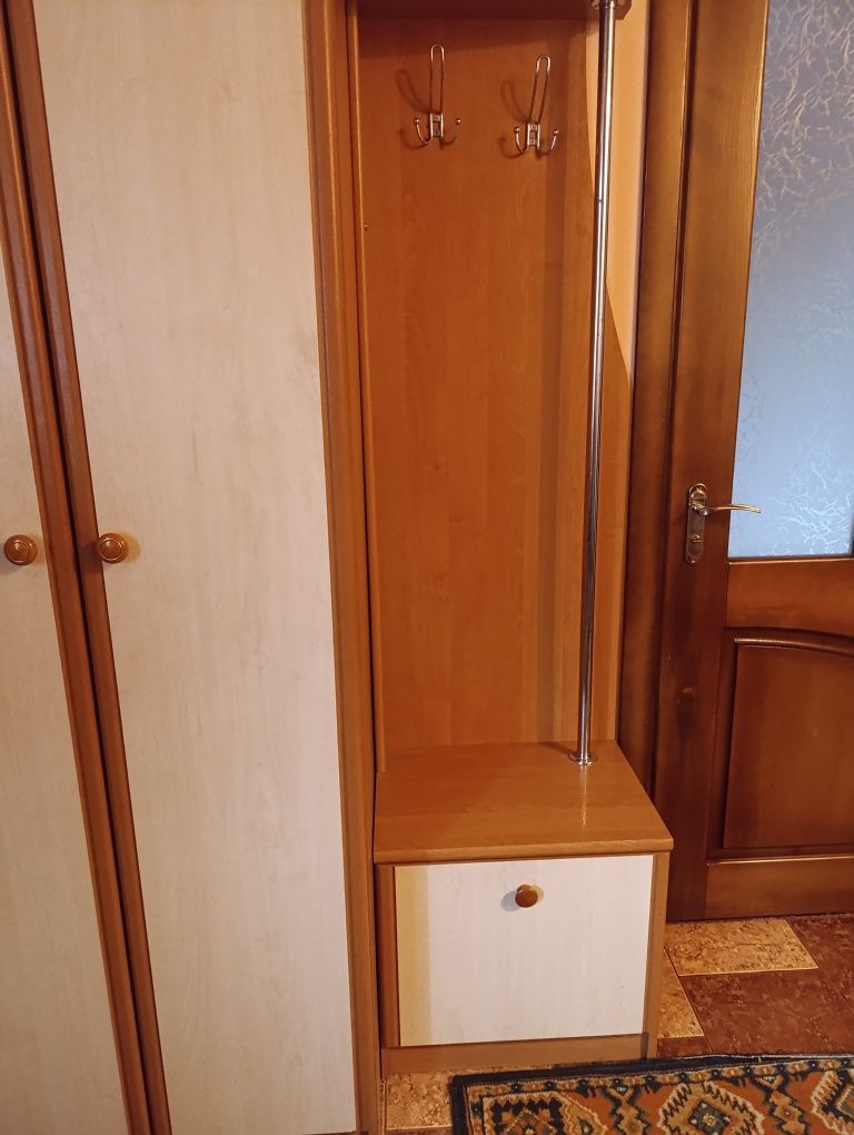 Продам прихожу . Меблі у відмінному стані.