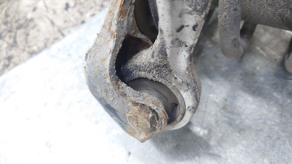 VW Audi A4 B5 Passat B5 Amortyzator Mocowanie Wspornik Prawy Przód