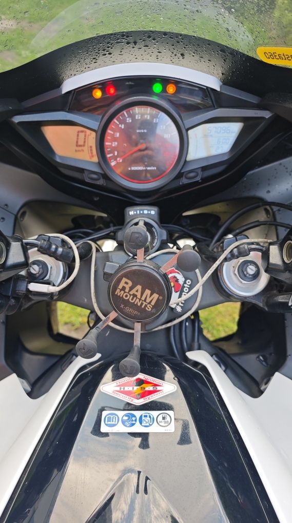 Honda VFR 1200F .