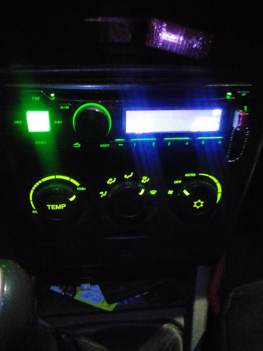 Alpine CDE-170R магнитола с блютузом