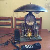 Светильник с часами и телефоном