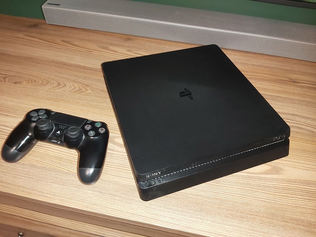 Ps4 slim 1 Tb  + 4 Gry Cyberpunk