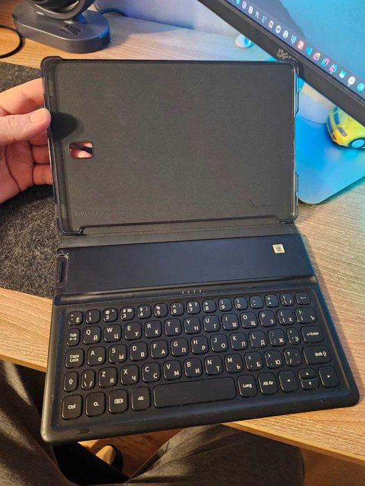 Чохол-клавіатура Samsung Tab S4 (оригінал, хороший стан)