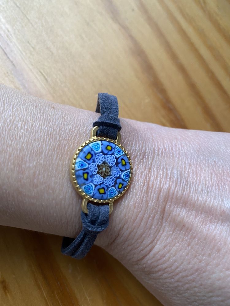 Pulseira em pele e vidro murano