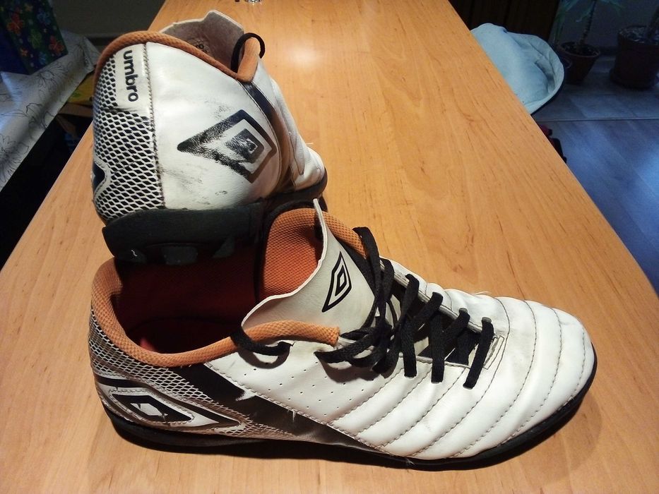 Buty piłkarskie turfy UMBRO r.43