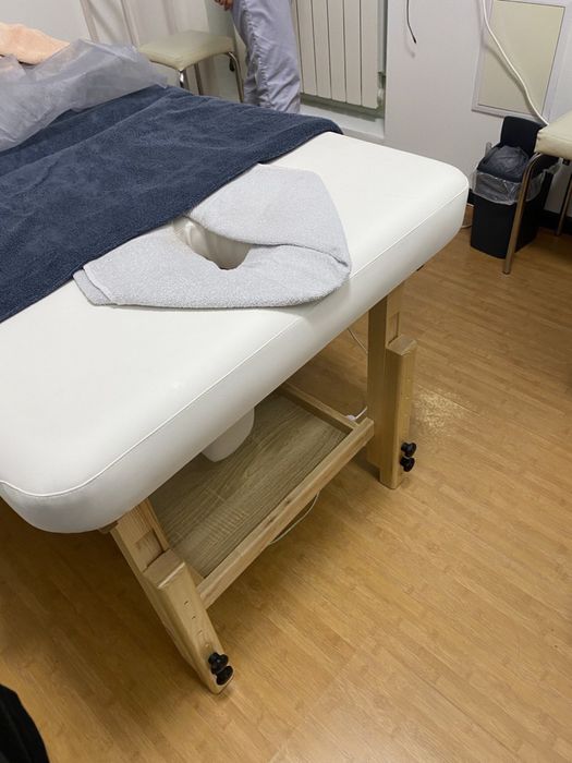 Продаю масажний стіл