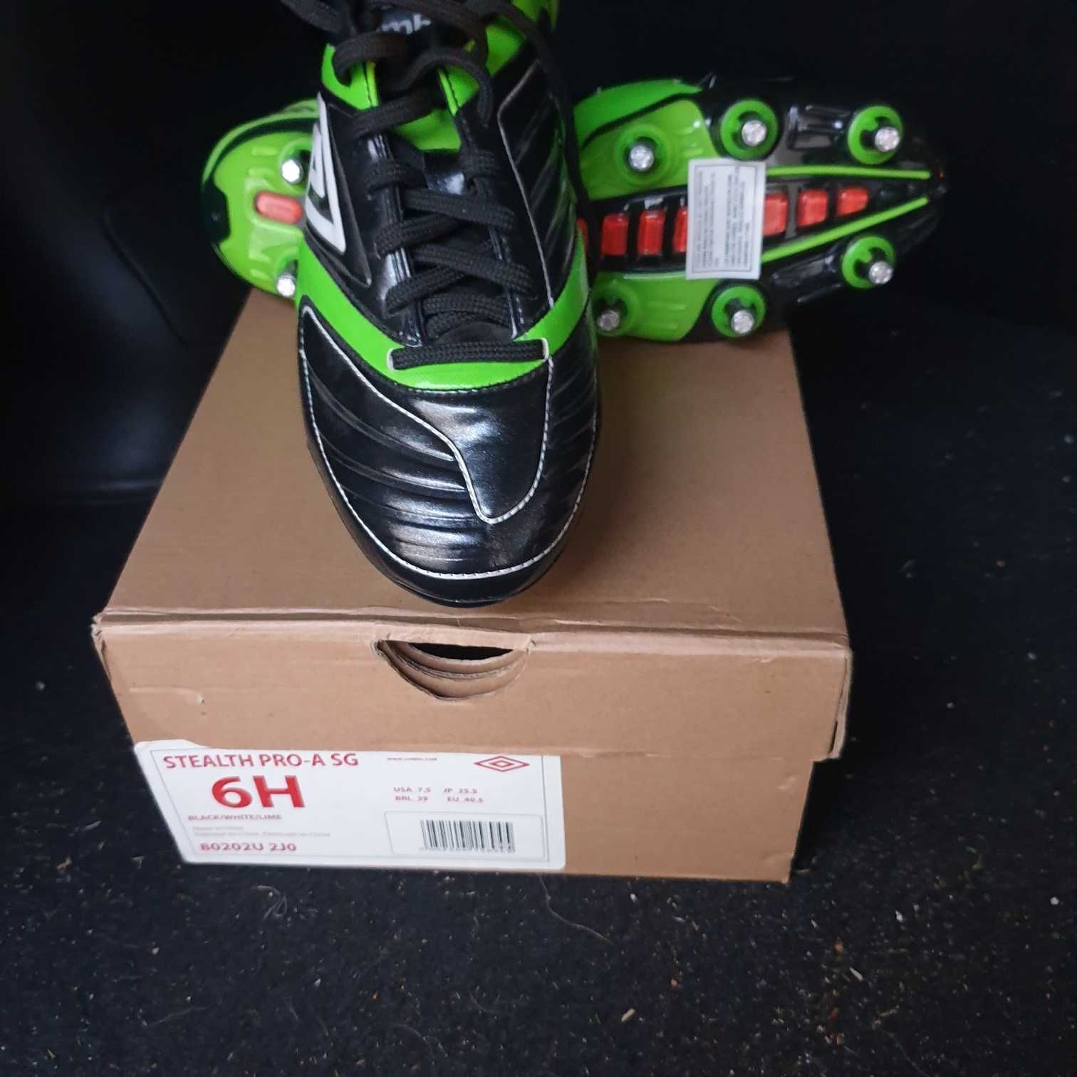 Buty piłkarskie Umbro wkręty STEALTH PRO-A SG rozmiar 40 .