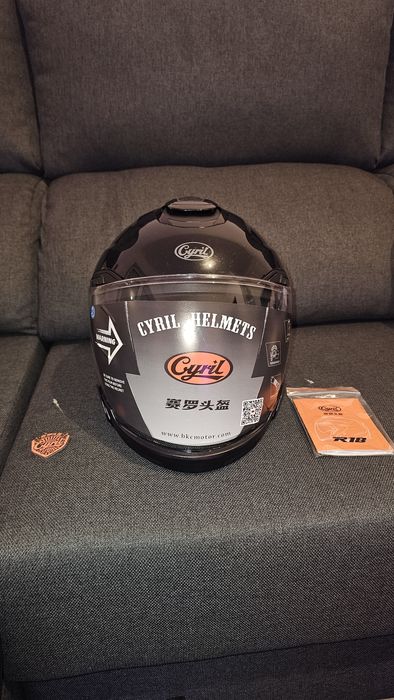 Capacete Cyril Helmets R18