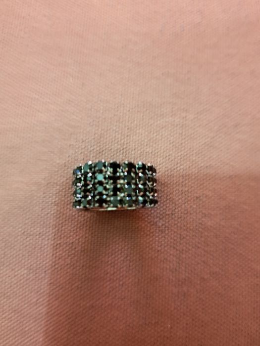 Anel em aço  com zirconias pretas